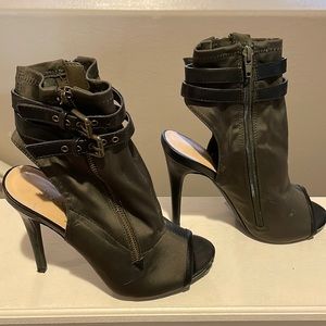 Shoe dazzle 9 1/2 heeled olive green boot! Never worn!
